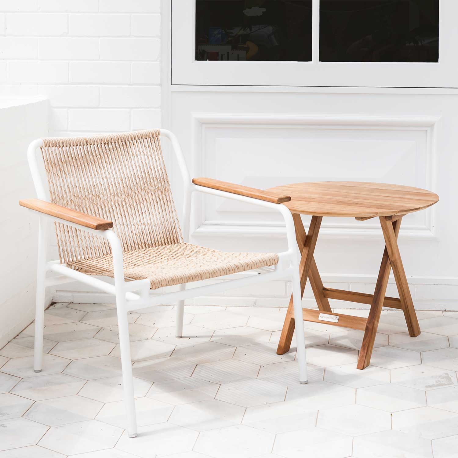 Fynn Outdoor Low Seater White PT1