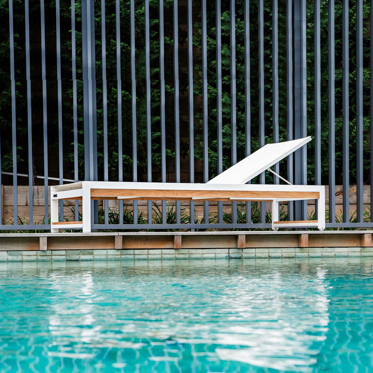 Alda Sunlounger White