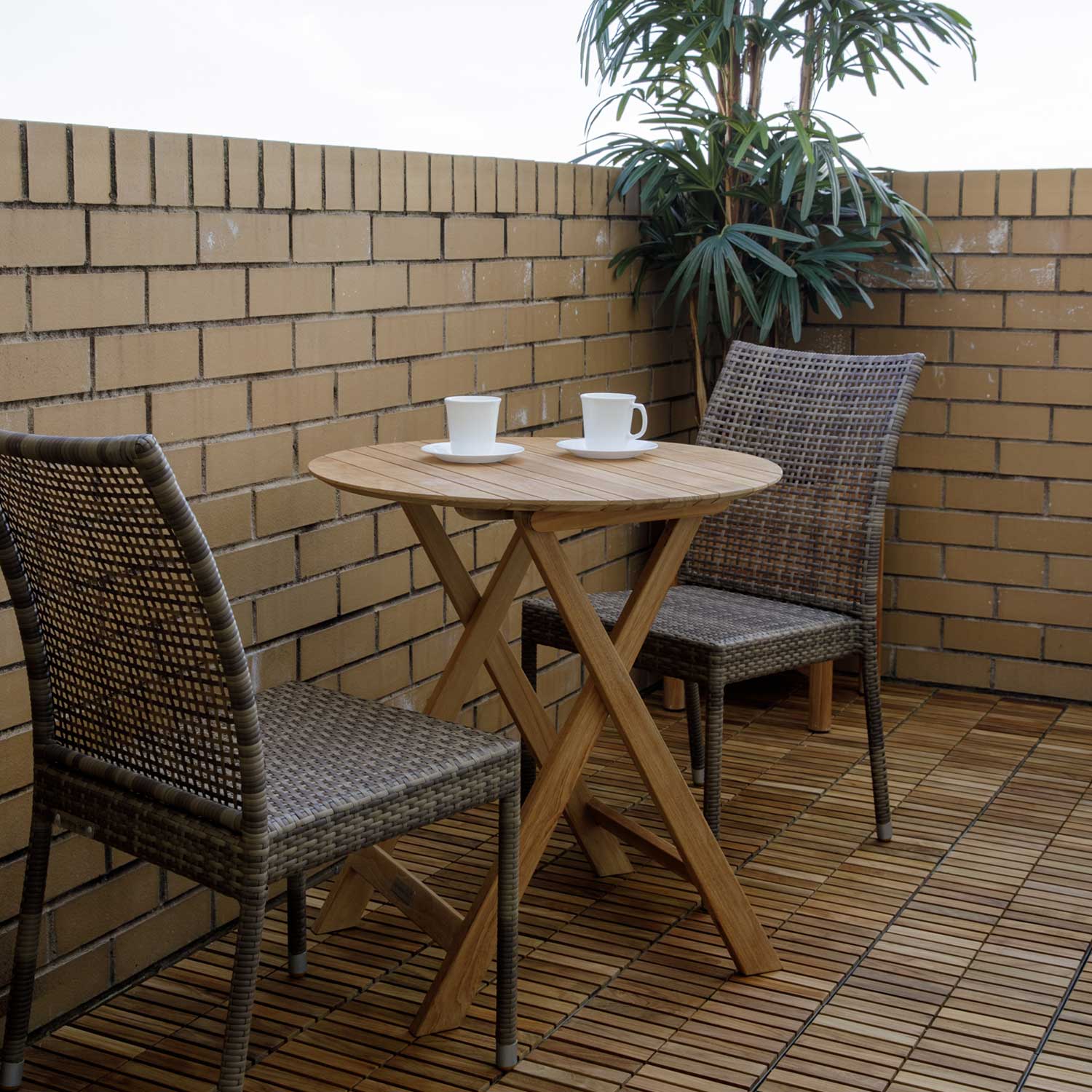 Morse Round Outdoor Folding Table